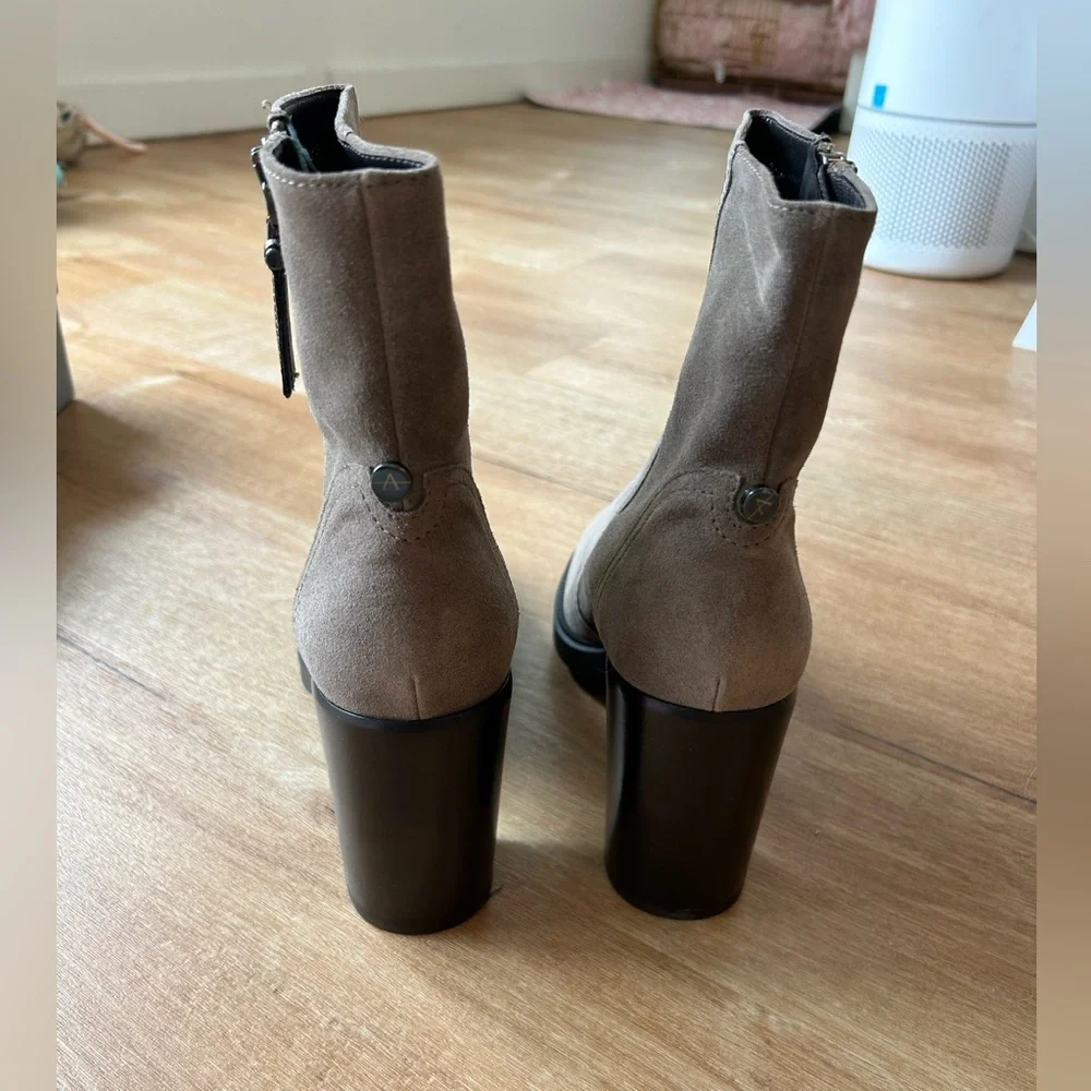 NWOT Aquatalia Ilenia Suede Ankle Boots in Taupe